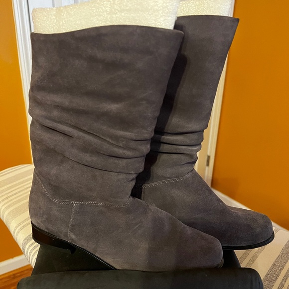 Ladies boots - Picture 1 of 10